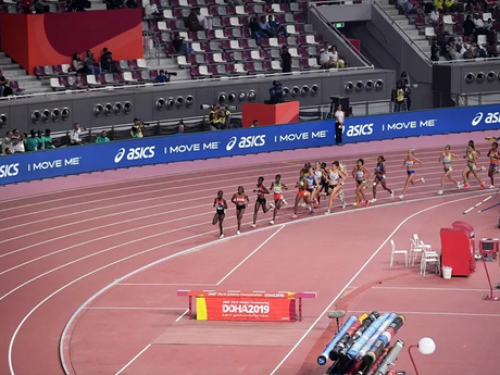 Athletes-who-run-counterclockwise-during-competitions_799_600.jpg